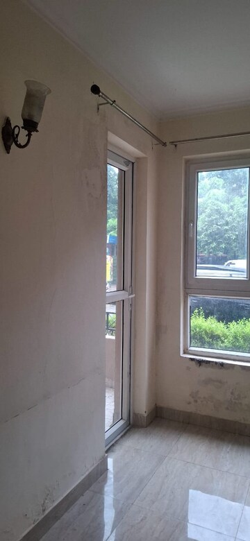 Room in 3 BHK Apartment at Orchid Petals, Sector 49 – for Rent