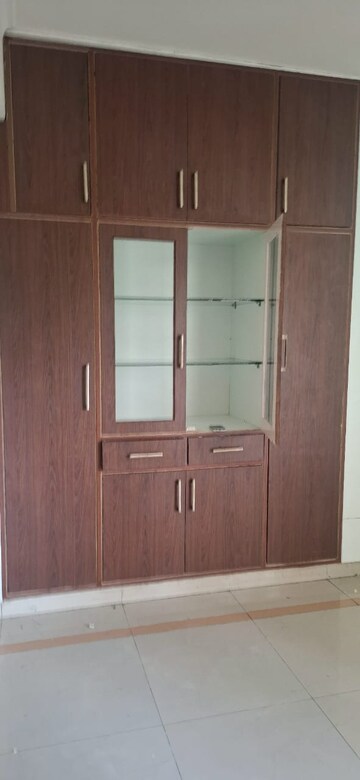 Room in 3 BHK Apartment at Orchid Petals, Sector 49 – for Rent