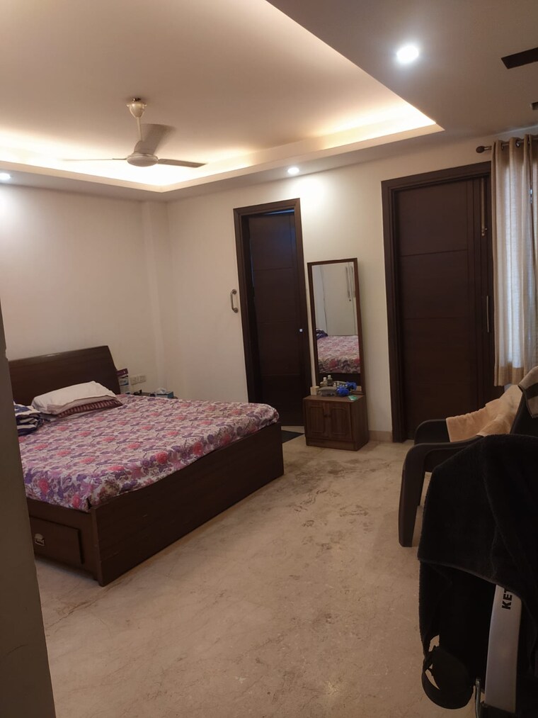 Bedroom, greater kailash ii 3 Bedroom 250 Sq.Yd. Builder Floor In Greater Kailash ii Delhi 9135492