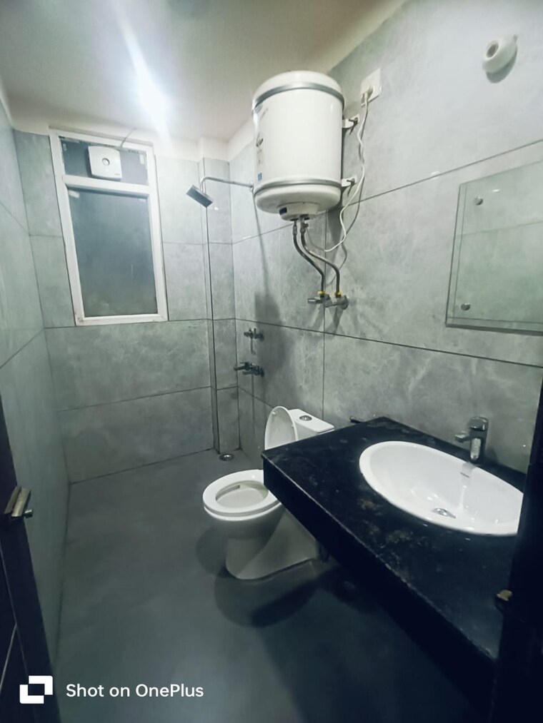 Bathroom, dlf city phase 3 1 RK 302 Sq.Ft. Apartment In Dlf City Phase 3 Gurgaon 9135539