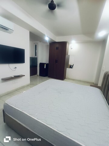 1 RK Apartment For Rent in Dlf City Phase 3