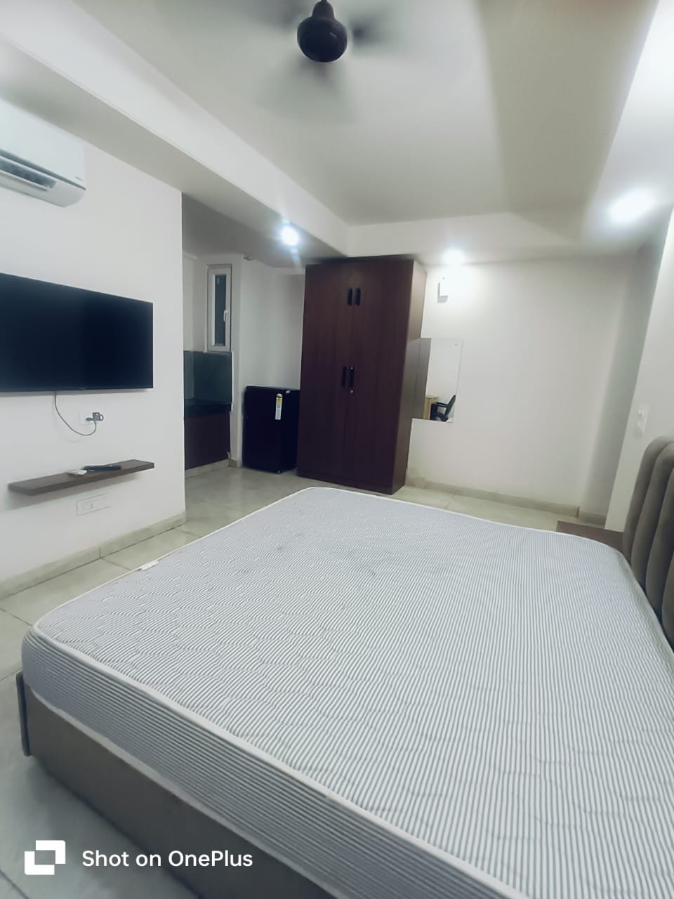 1 RkApartment For Rent in DLF City Phase 3