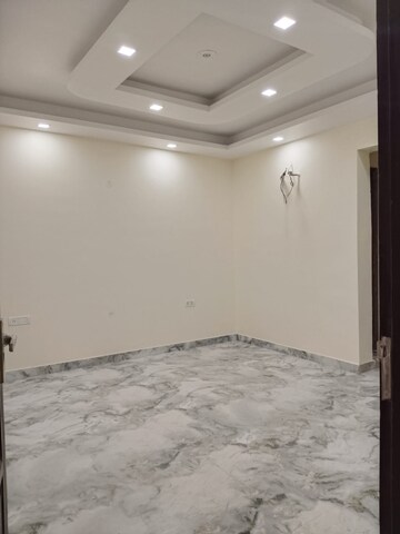 Room in 3 BHK Builder Floor at Sector 45 – for Sale