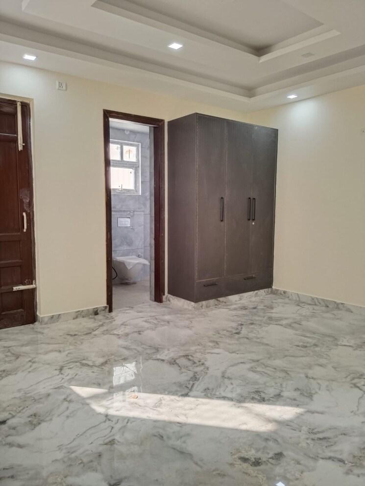 Room, sector 45 3 Bedroom 2250 Sq.Ft. Builder Floor In Sector 45 Faridabad 9135568