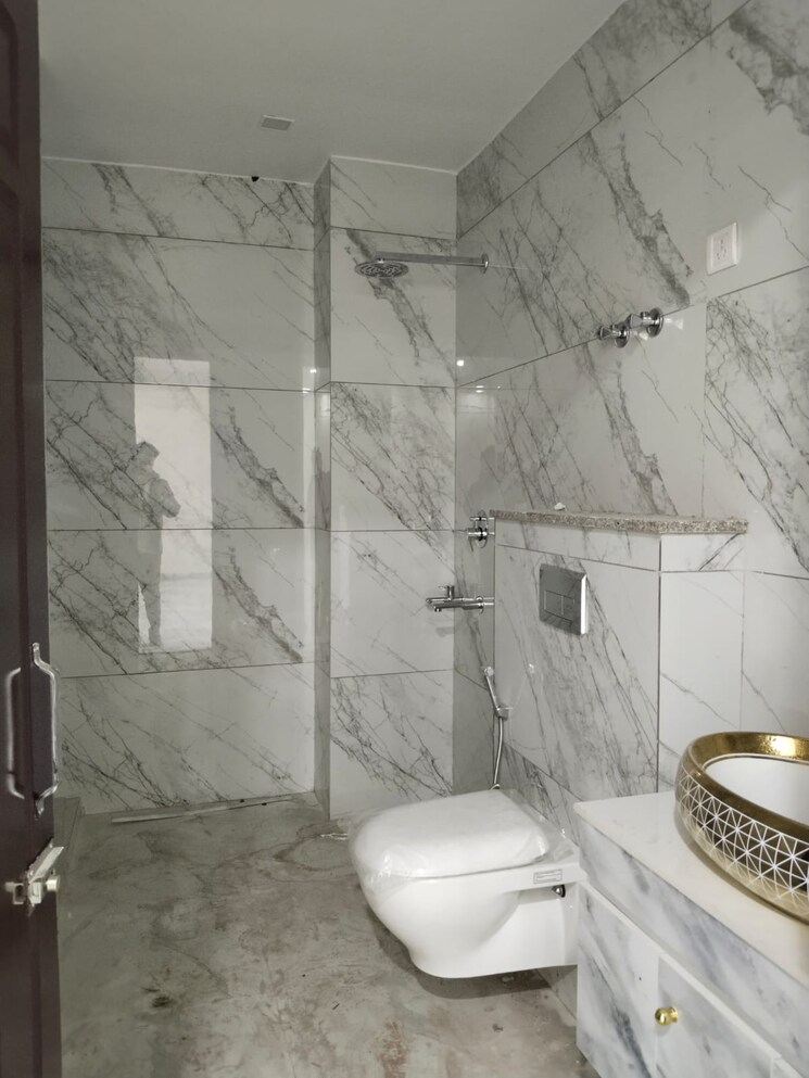 Bathroom, sector 45 3 Bedroom 2250 Sq.Ft. Builder Floor In Sector 45 Faridabad 9135568