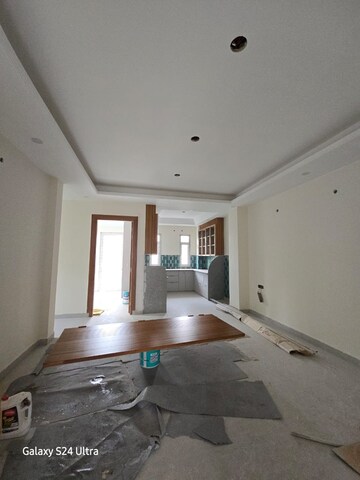 Room in 3 BHK Builder Floor at Ansal Plaza Sector-23, Sector 23 – for Rent