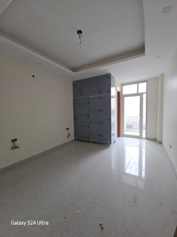 Room in 3 BHK Builder Floor at Ansal Plaza Sector-23, Sector 23 – for Rent