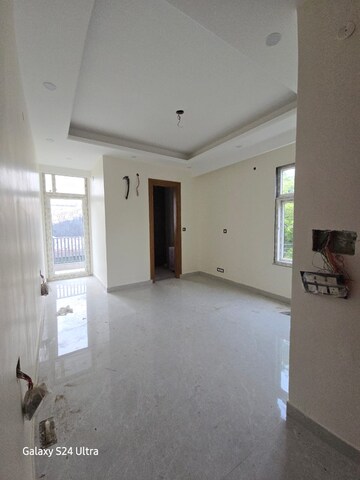 Room in 3 BHK Builder Floor at Ansal Plaza Sector-23, Sector 23 – for Rent