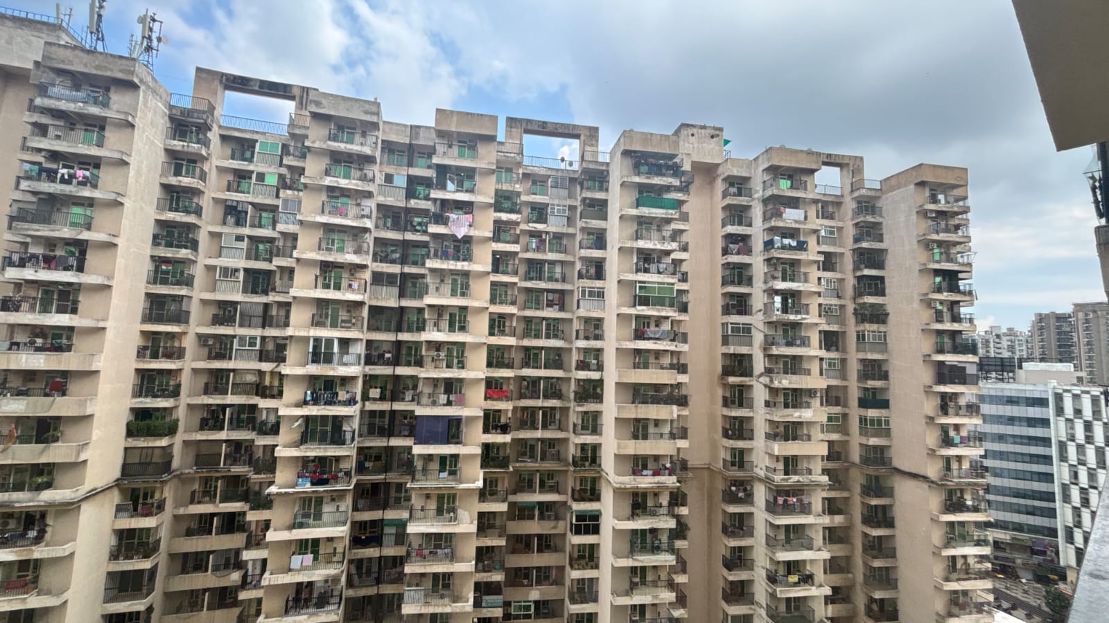 3 BHK Apartment For Sale in Gaur City 2 - 16th Avenue