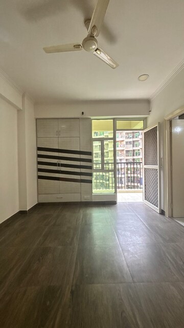 Room in 3 BHK Apartment at Gaur City 2 - 16th Avenue, Sector 16c Greater Noida – for Sale