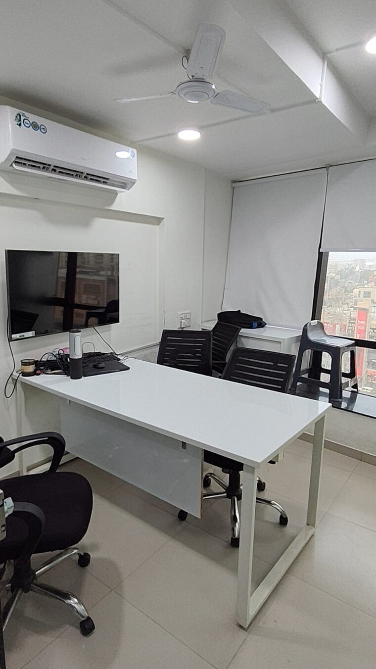 Team Area, shivalik-shilp Commercial Office Space 986 Sq.Ft. In Sanidhya Ahmedabad 9135593