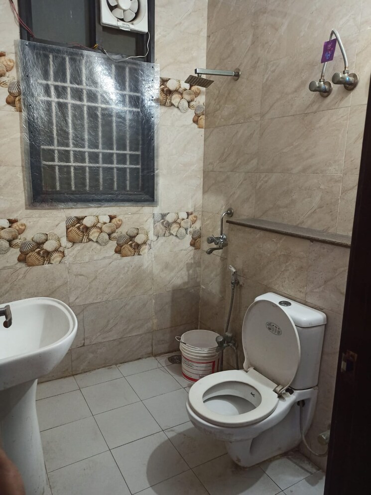 Bathroom, chattarpur 2 Bedroom 900 Sq.Ft. Builder Floor In Chattarpur Delhi 9135628