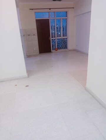 Room in 3.5 BHK Apartment at Parsvnath Green Ville, Sector 48 – for Rent