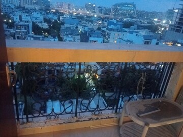 Swimming Pool in 3.5 BHK Apartment at Parsvnath Green Ville, Sector 48 – for Rent