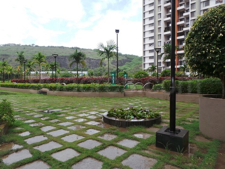 Garden, pride-platinum 2.5 Bedroom 950 Sq.Ft. Apartment In Baner Pune 9135476