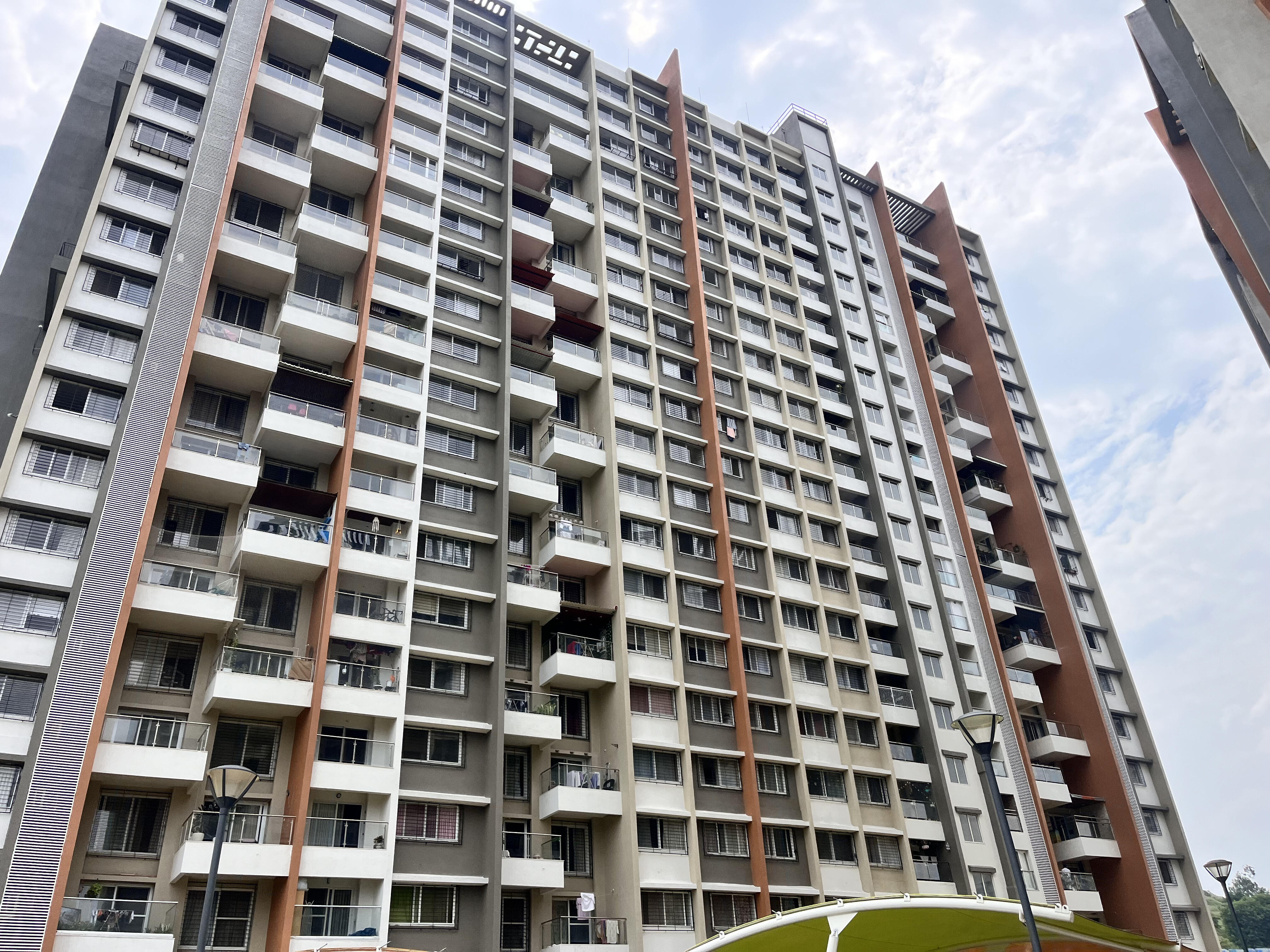 2.5 BHK + Extra Room Apartment For Rent in Pride Platinum