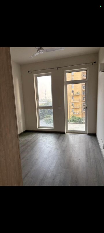 Room in 2.5 BHK Apartment at Ireo The Corridors, Sector 67a – for Rent