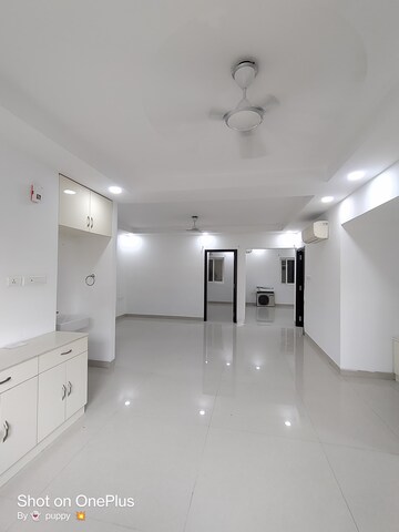 Room in 5 BHK Apartment at DSR W, Kondapur – for Rent