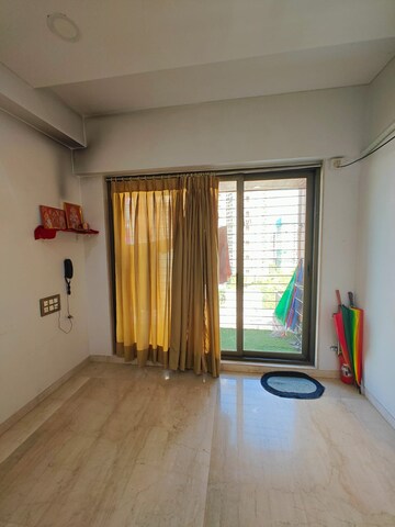 Room in 2 BHK Apartment at Orchid Towers, Andheri West – for Rent