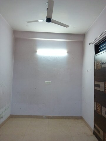 Room in 2 BHK Apartment at Migsun Twinz, Eta Ii Greater Noida – for Rent