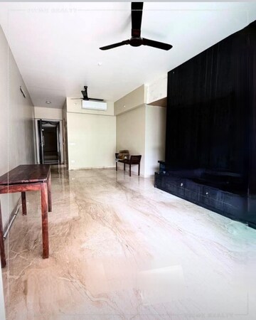 Room in 2 BHK Apartment at LnT Veridian, Powai – for Rent