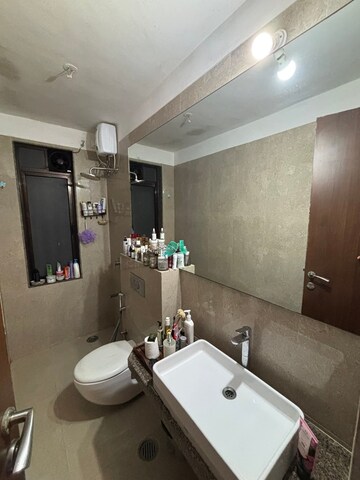 Team Area in 2 BHK Apartment at Andheri West – for Rent