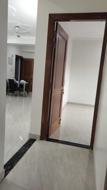 Room in 3 BHK Apartment at Krishna Homes Gurgaon, Sector 14 – for Rent