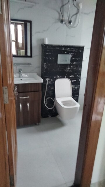 Furnished Amenities in 3 BHK Apartment at Krishna Homes Gurgaon, Sector 14 – for Rent