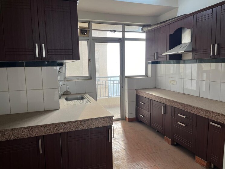 Kitchen, bptp-amstoria 3 Bedroom 2250 Sq.Ft. Builder Floor In Sector 102 Gurgaon 9135853