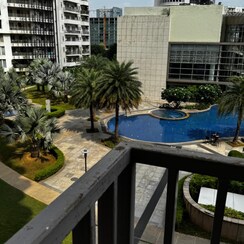 3.5 BHK + Servant Room Apartment For Sale in Emaar MGF The Palm Drive Villas
