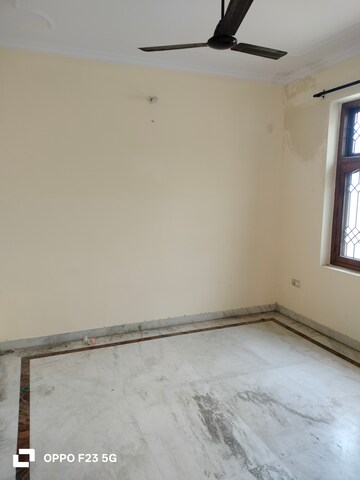 Room in 1.5 BHK Builder Floor at Gomti Nagar – for Rent
