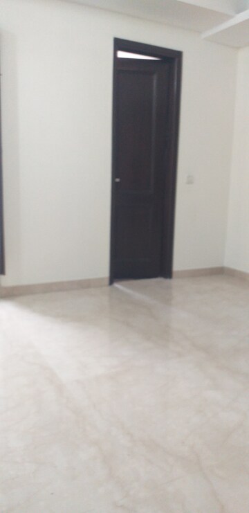 Room in 3 BHK Builder Floor at Veera Safdarjung Enclave, Safdarjung Enclave – for Rent