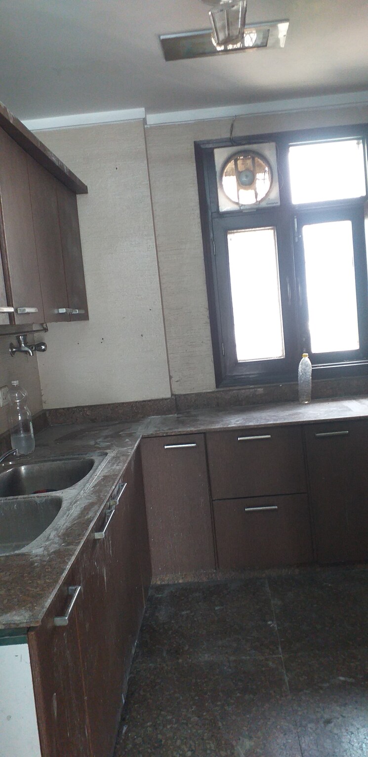 Kitchen, veera-safdarjung-enclave 3 Bedroom 1600 Sq.Ft. Builder Floor In Safdarjung Enclave Delhi 9135960