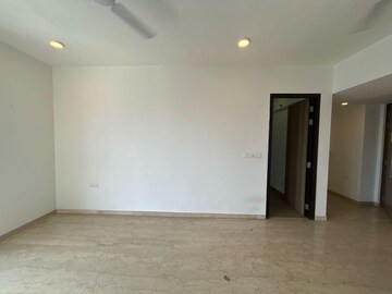 Room in 2 BHK Apartment at Lodha The Park, Worli – for Rent