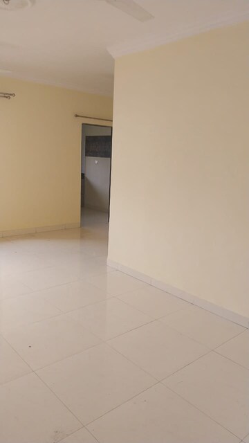 Room in 3 BHK Apartment at Tilak Nagar – for Rent