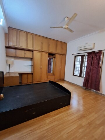 Furnished Amenities in 3.5 BHK Builder Floor at Hsr Layout – for Rent