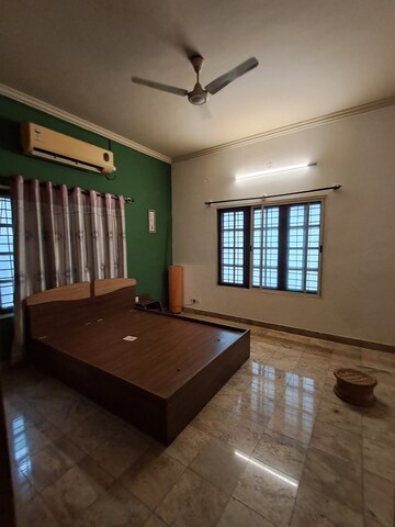 Room in 3.5 BHK Builder Floor at Hsr Layout – for Rent