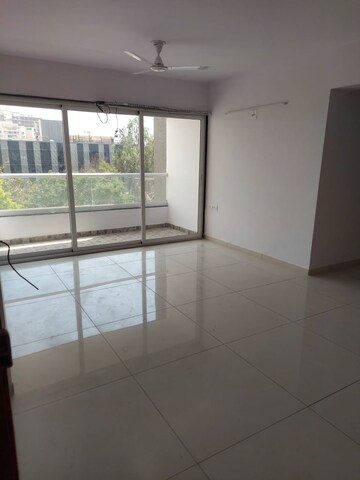 Room in 3 BHK Apartment at Gurukul – for Rent
