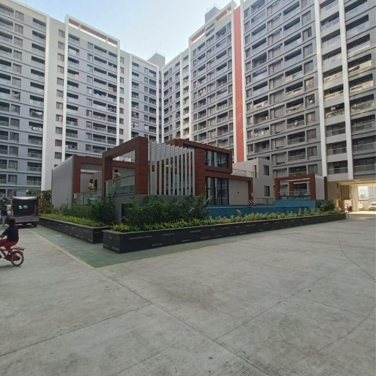 2 BHK Apartment For Sale in Roshan Milestone