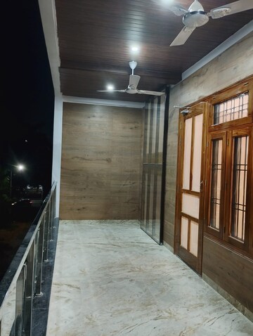 Room in 2 BHK Independent House at Gomti Nagar – for Rent