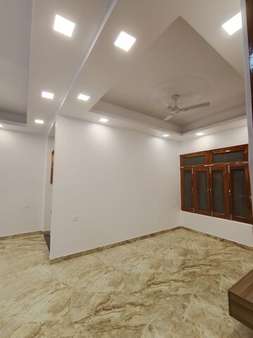 Room in 2 BHK Independent House at Gomti Nagar – for Rent