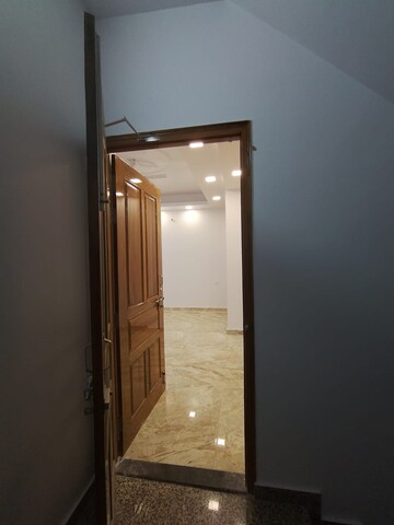 Room in 2 BHK Independent House at Gomti Nagar – for Rent