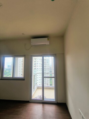 Room in 2 BHK Apartment at Puravankara Silversands, Mundhwa – for Rent
