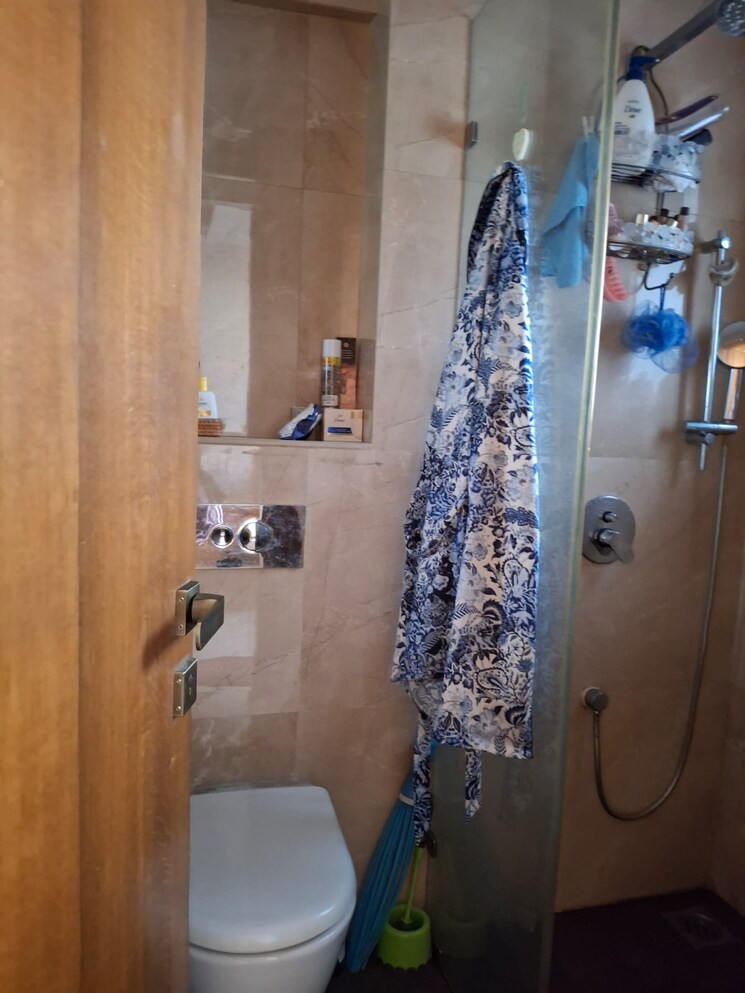 Bathroom, man-shanti-sadan 3 Bedroom 1100 Sq.Ft. Apartment In Bandra West Mumbai 9136689