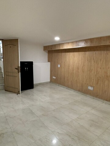 Room in  Showroom at Lajpat Nagar I – for Sale