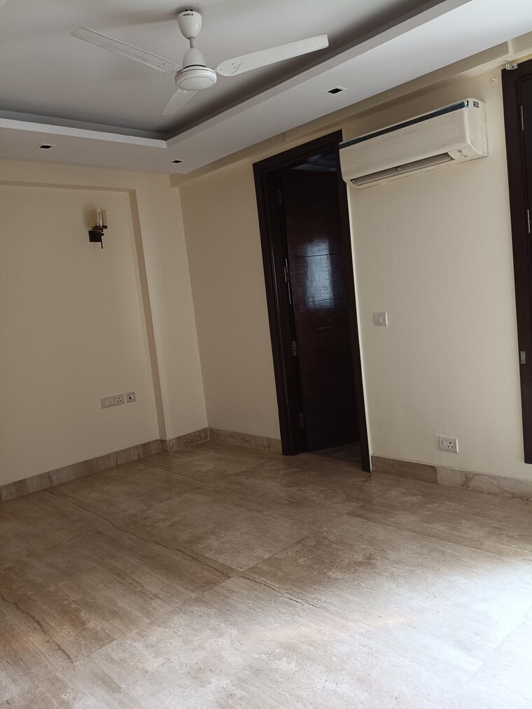 Room, maharani bagh 4 Bedroom 501 Sq.Yd. Independent House In Maharani Bagh Delhi 9136848