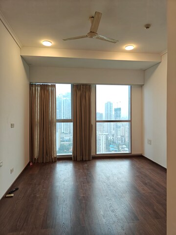 Room in 4 BHK Apartment at Bombay Realty Island City Center, Wadala – for Rent