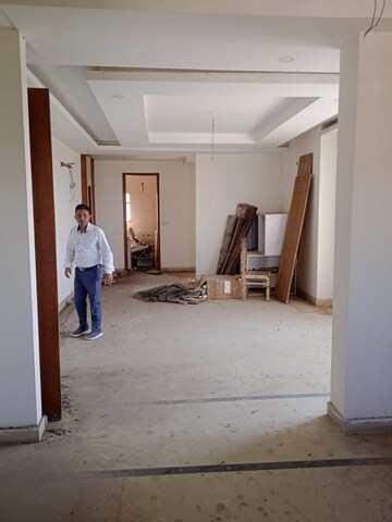 Building Lobby in 6+ BHK Penthouse at Antriksh Overseas Apartment, Sector 50 – for Sale