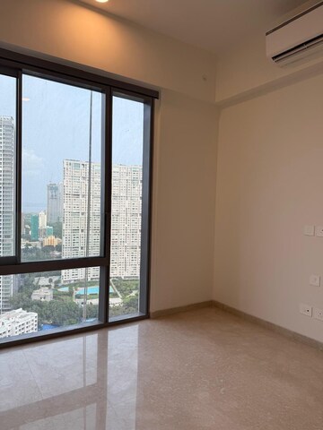 Room in 2 BHK Apartment at Piramal Mahalaxmi, Mahalaxmi – for Rent