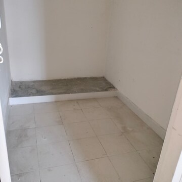 Room in 3.5 BHK Apartment at Nandakini Alaknanda Estate, Amar Shaheed Path – for Sale